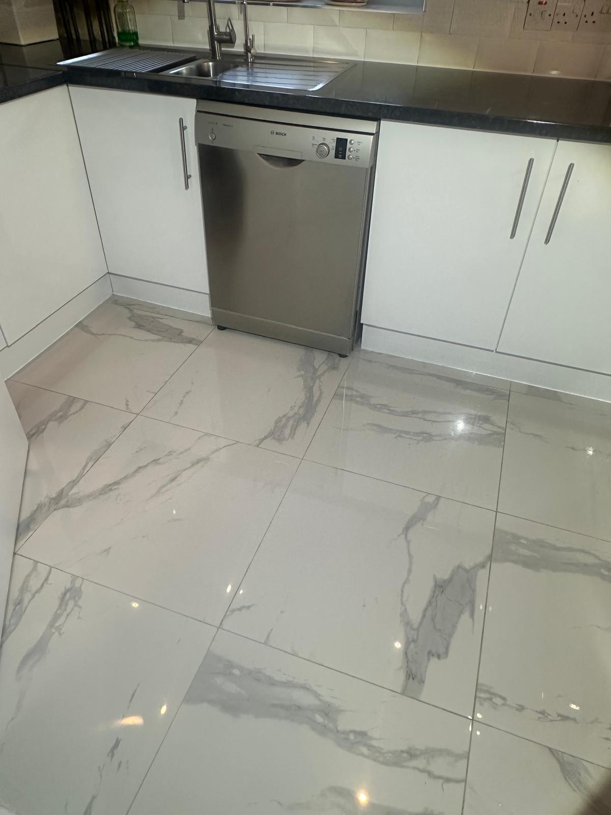 Kitchen renovation with marble-effect porcelain floor tiles